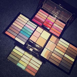 Color mates cosmetic kit